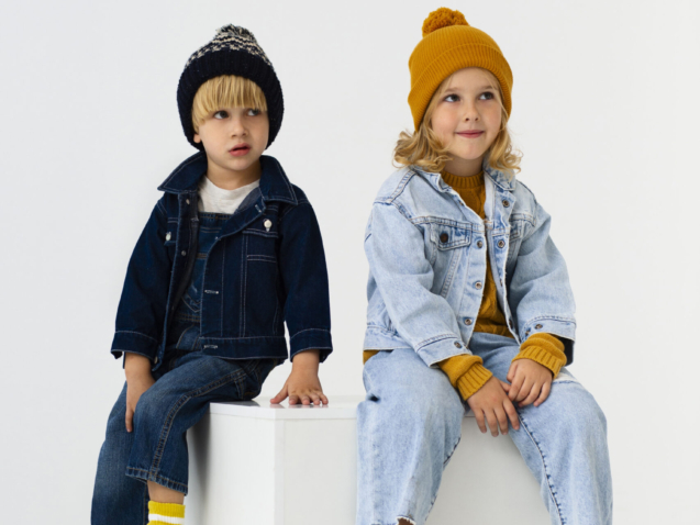 full-shot-kids-posing-together